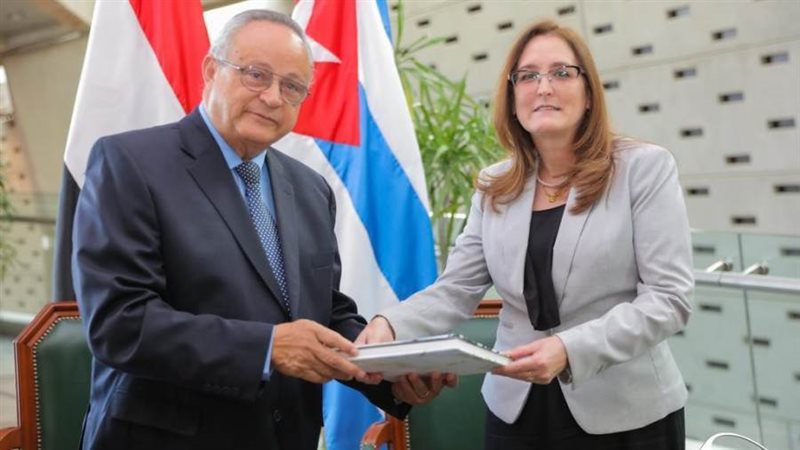 جانب من اللقاء بمكتبة