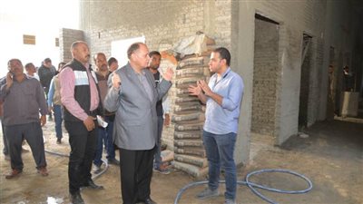 محافظ أسيوط يتفقد أعمال إنشاء مركز تنمية الأسرة والوحدة الصحية بقرية الزرابي بأبوتيج