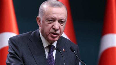 أردوغان يقنع مواطنا تركيا بالعدول عن الانتحار.. صور