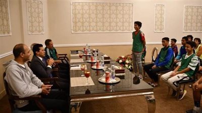 وزير الرياضة يلتقي مجموعة من المواهب المشاركين في برنامج 