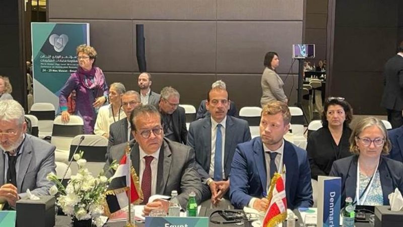 وزير الصحة في مؤتمر