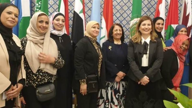 كوثر محمود تتوسط