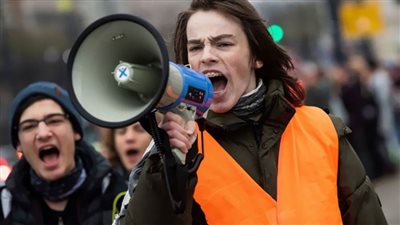 المعلمون في المجر يتظاهرون أمام البرلمان احتجاجا على تدني الأجور