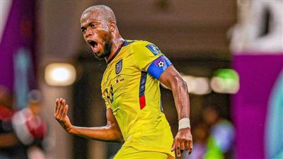 فالنسيا.. من الهروب أمام الشرطة إلى نجم الإكوادور التاريخي