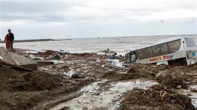 فرق الإنقاذ تواصل البحث عن مفقودين في الانهيار الأرضي بجزيرة إيشيا الإيطالية