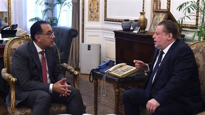 رئيس الوزراء يتابع مع البنك المركزي إتاحة الموارد الدولارية اللازمة لتدبير السلع الأساسية