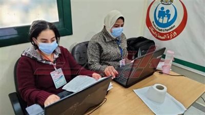 الكشف على 2099 مترددًا بقافلة طبية بكفر الشيخ