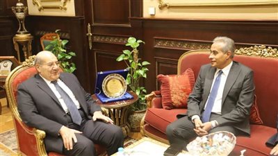 وزير القوى العاملة يلتقي رئيس 