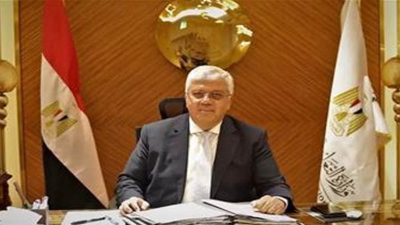 الدكتور أيمن عاشور