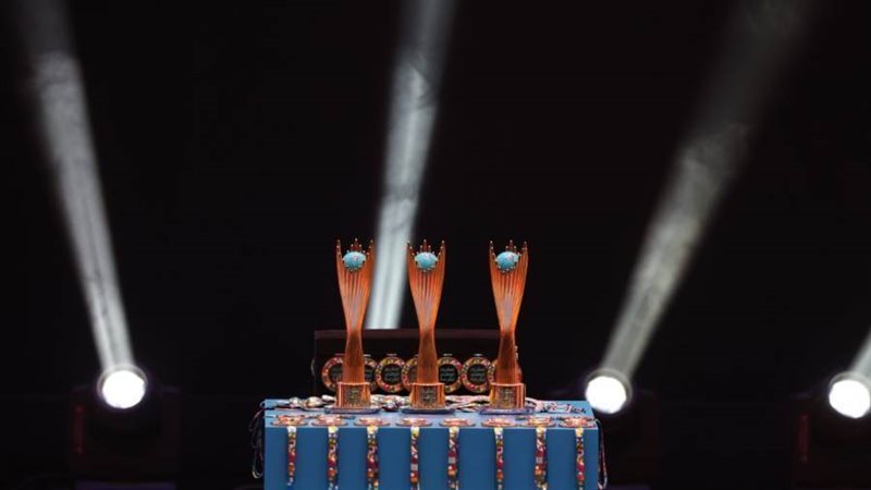 هدايا لتكريم الفائزين