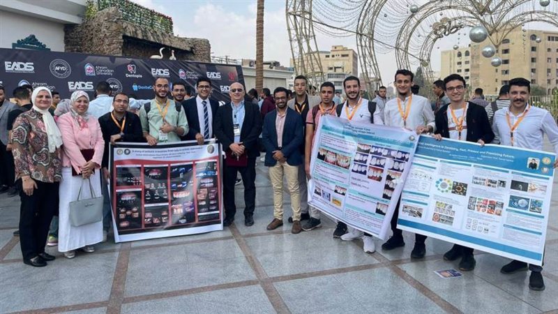 طلاب أسنان جامعة