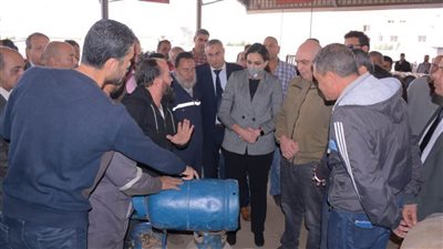 نائب محافظ البحيرة فى جولة مفاجئة لمصنع الغاز بكفر الدوار