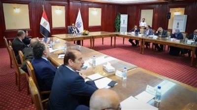 وزير الصحة يوجه باستحداث إدارة لمتابعة تنفيذ الاستراتيجيات الوطنية للصحة