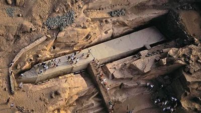 المسلة الناقصة بأسوان.. لغز حائر بين الجرانيت الوردي وعظمة المصريين القدماء 