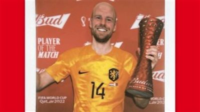 الهولندي دفي كلاسن يتوج بجائزة أفضل لاعب بمباراة قطر