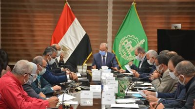 محافظ القليوبية يبحث إنشاء محطات غاز طبيعى فى بنها وشبرا