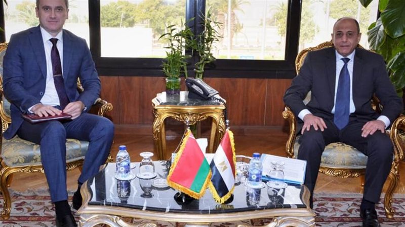 وزير الطيران يبحث