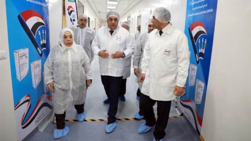 وزير الصحة في مصنع