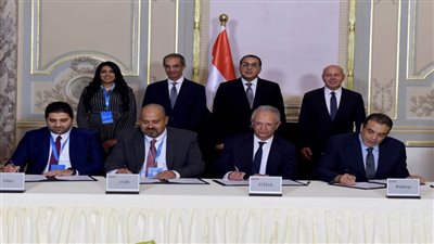  رئيس الوزراء يشهد توقيع اتفاقيات وتعاقدات بصناعة التعهيد ومراكز تصدير الخدمات بين