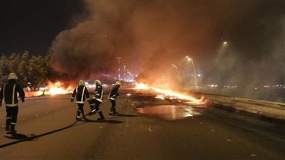 جدة.. إخماد حريق كبير ناجم عن انقلاب شاحنة وقود