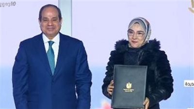 الرئيس السيسي يسلم عقود وحدات إسكان اجتماعي لعدد من المواطنين بالدقهلية