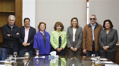 وزيرة الثقافة تلتقى أعضاء اللجنة العليا لمهرجان الأقصر للسينما الإفريقية