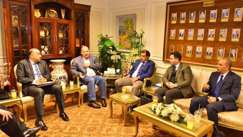 محافظ أسيوط يلتقي