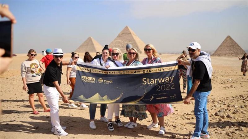 سعادة من ممثلي شركات