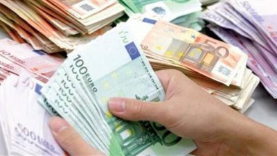 البنك الدولي يتوقع تراجع تحويلات التونسيين في الخارج إلى ملياري دولار