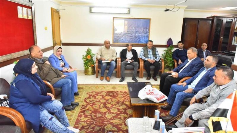 محافظ أسيوط يلتقي