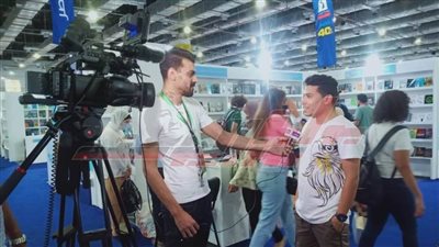 أمير عاشور: الاعتماد على الخط العربي في تصميم أغلفة الكتب يعزز الهوية