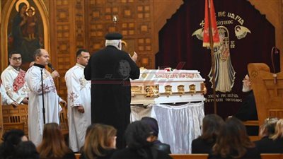 بالصور.. مراسم القداس على جثمان الكاتب الكبير مفيد فوزي