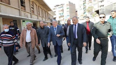 محافظ المنيا يتابع أعمال إحلال وتجديد الخط الرئيسي للمياه بحي غرب المدينة