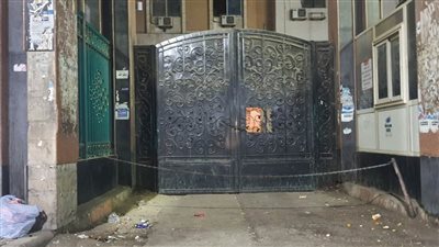 استبدال باب المستشفى الجامعي الرئيسي بباب خلفي يثير غضب الأهالي بسوهاج