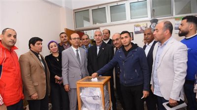 رئيس جامعة أسيوط يتفقد أعمال انتخابات مجالس اتحادات الطلاب للعام الجامعي 2022/2023