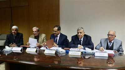 لجنة اختيارعميد كليتي الهندسة والحاسبات بسوهاج تجري المقابلات مع المرشحين 