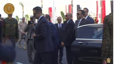 الرئيس السيسي يصل إلى مقر افتتاح محور التعمير بالإسكندرية