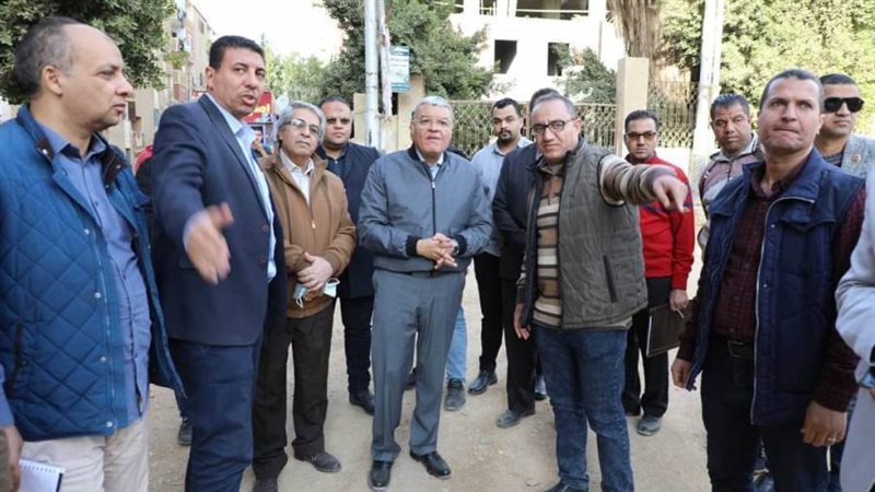 محافظ المنيا خلال