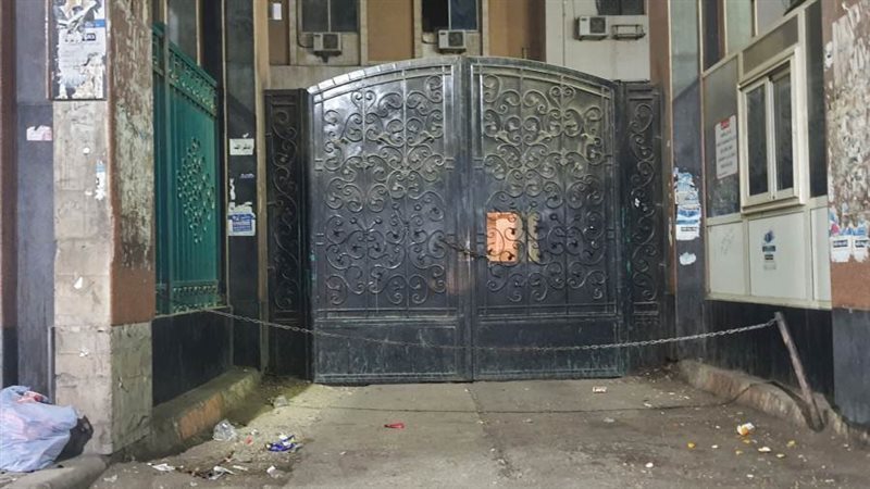 الباب المغلق