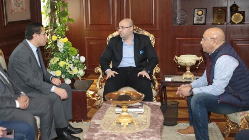 محافظ بنى سويف يستقبل