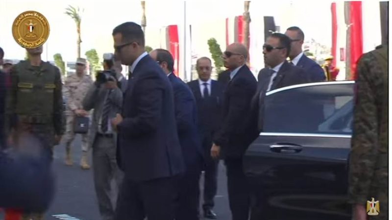 الرئيس السيسي يصل