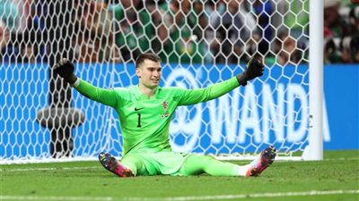 ليفاكوفيتش حارس مرمى كرواتيا يتوج بجائزة أفضل لاعب في مباراة اليابان بكأس العالم