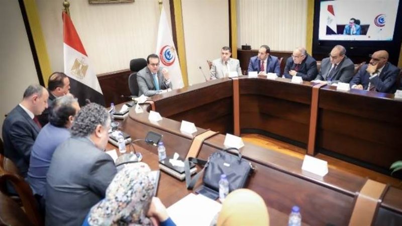 اجتماع وزير الصحة