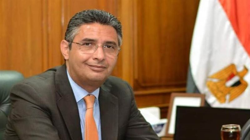 الدكتور شريف فاروق