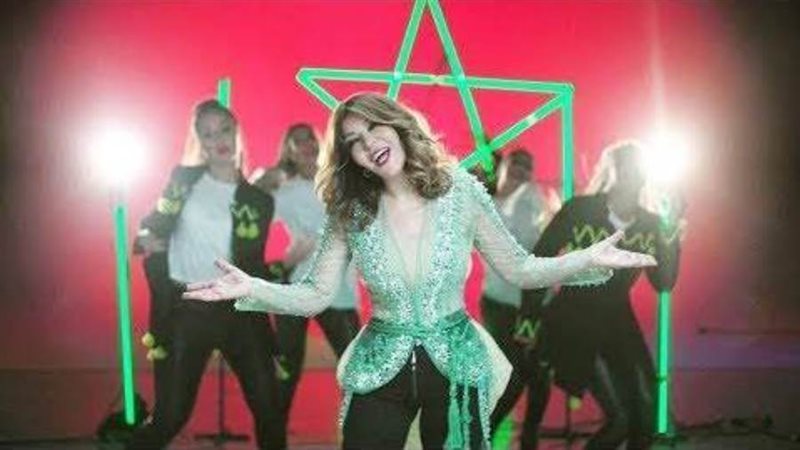 سميرة سعيد تغني تشجيعا