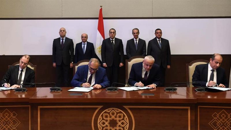 رئيس الوزراء يشهد