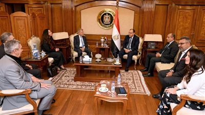 وزير التجارة يبحث مع شركتين أمريكية ونمساوية توطين صناعة الأجهزة المعملية بمصر