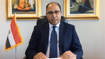 سفير مصر في أوتاوا يناقش مع وزير النقل الكندي العلاقات الثنائية المتطورة