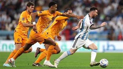 أجويرو يكشف سبب انفعال ميسي عقب مباراة الأرجنتين وهولندا 