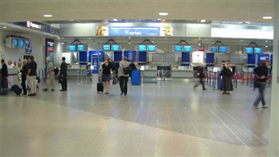 مطار مانشستر البريطاني يعيد فتح مدرجين بعد إغلاقهما بسبب الثلوج